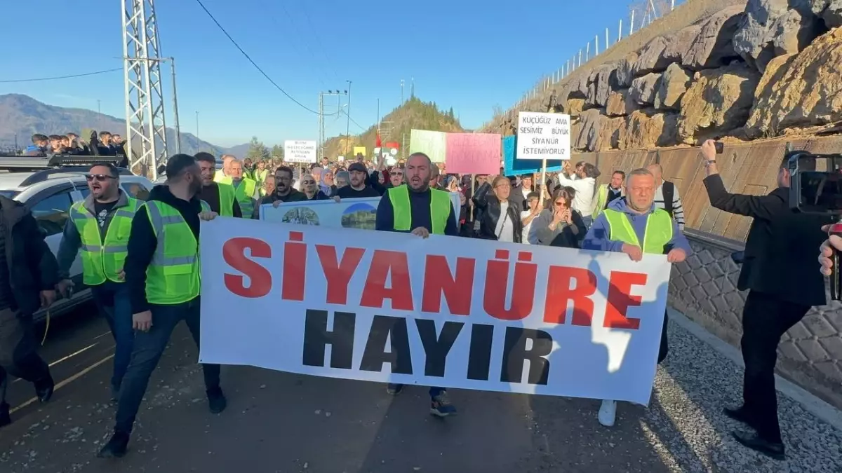 Artvin'de siyanür havuzlarına karşı büyük eylem